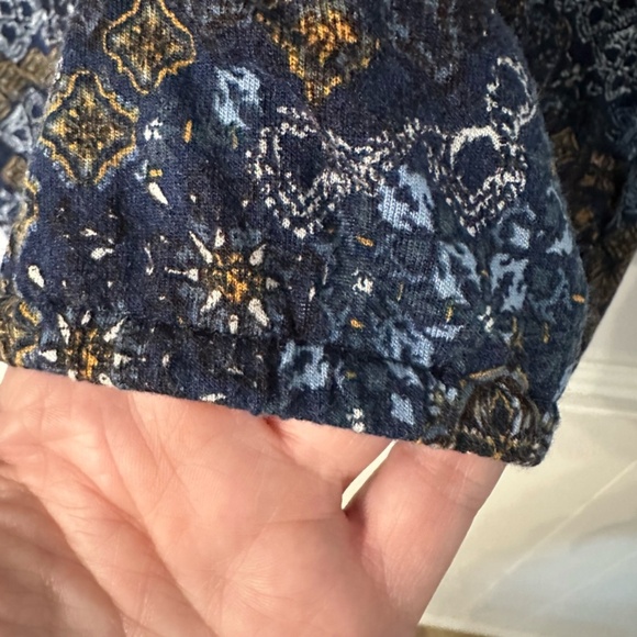 Michael Kors Women’s Scoop Neck Navy Blue & Gold 3/4 Sleeve Flowy Top Sz M GUC - Picture 6 of 8